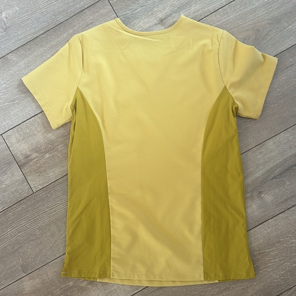 FIGS Catarina One-Pocket Scrub Top - Picture 3 of 4